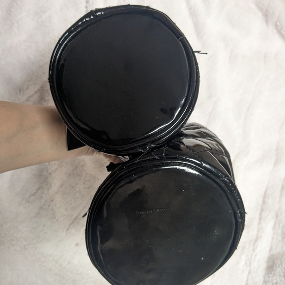 2 Guess Black Quilted Faux Leather Pleather Silver Heart Drawstring mini Bag - Picture 5 of 14